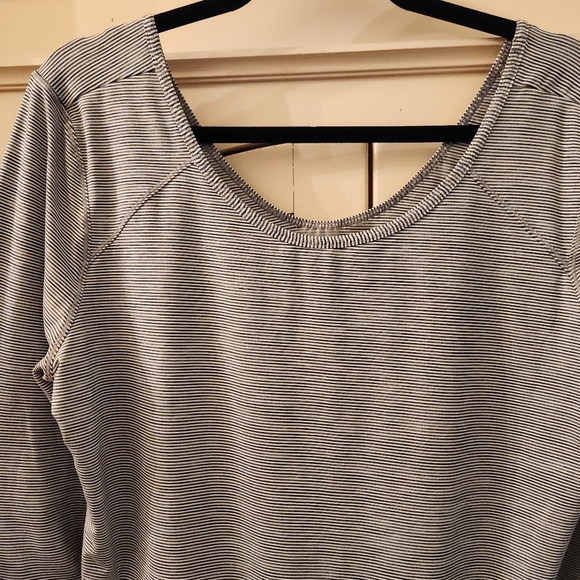 Lovely Zella Jersey Athletic Top with Beautiful details!      Sz XL - Picture 12 of 14